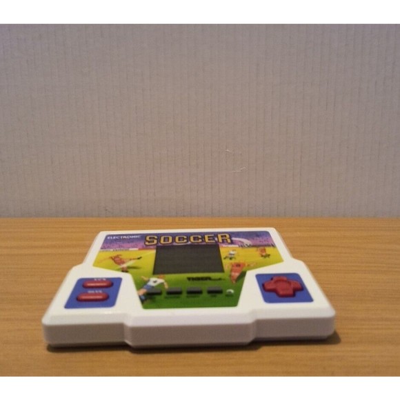 Soccer LCD Tiger Electronic Handheld Game Tested and Working 1988 - Picture 7 of 9
